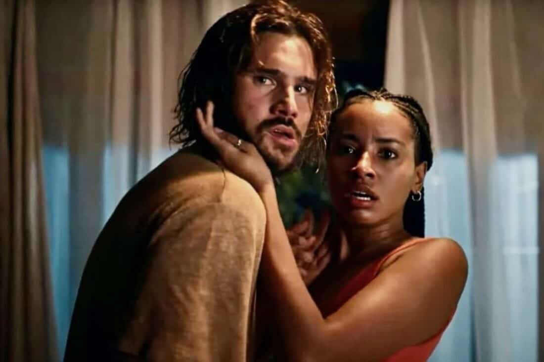 Cena de Viola e Rudá se beijando