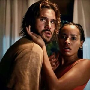 Cena de Viola e Rudá se beijando