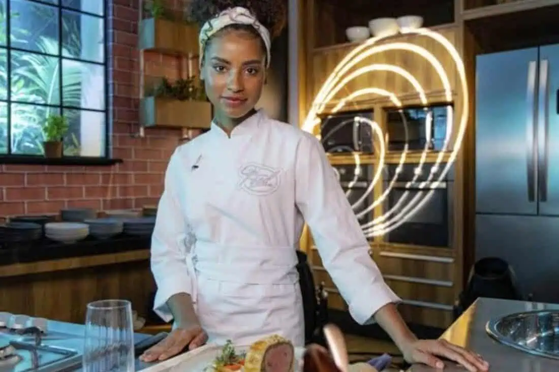 Viola se torna uma chef de cozinha renomada em Paris e retorna ao Brasil para abrir seu próprio restaurante.