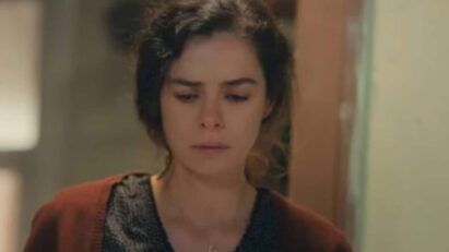 Bahar emocionada ao ver os sapatos de Sarp ao lado das pantufas de Nissan