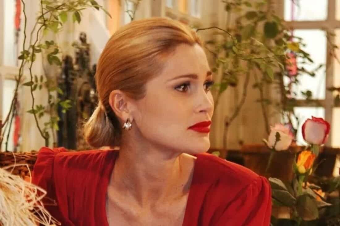 Guto aparece para Cristina como um fantasma, profetizando seu fim.