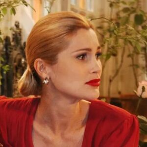 Guto aparece para Cristina como um fantasma, profetizando seu fim.