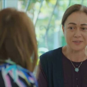 Hatice em cena dramática enquanto tenta salvar a vida de Bahar com um transplante de medula