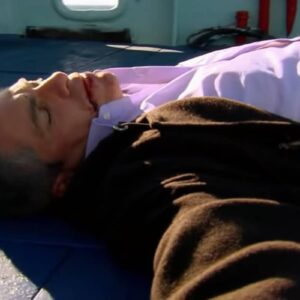 Jerônimo crava a espada em Augusto durante o confronto final.