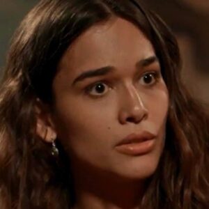 Mariana descobre uma carta que revela um segredo de família