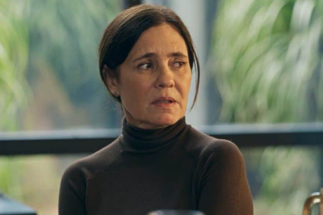 Mércia, traída pelo filho, revela seus segredos para Luma.