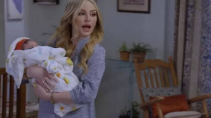 Salma segurando o filho de Ângela em cena de tensão na novela Contigo Sim