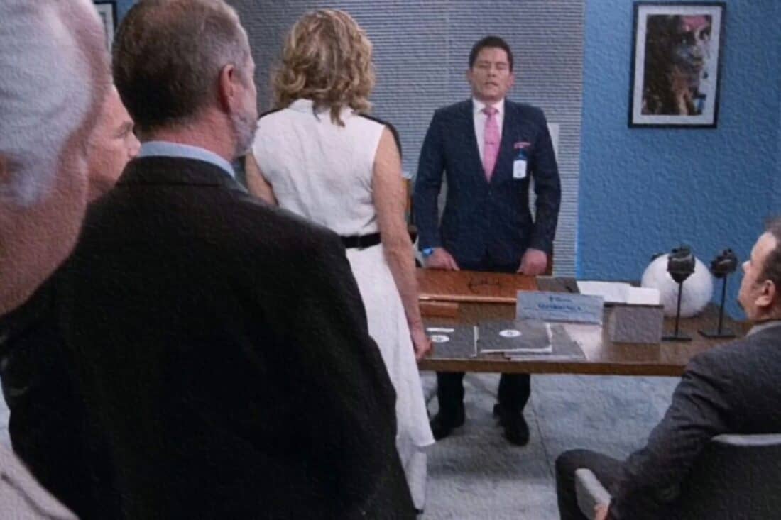 Samanta furiosa confronta Geraldo sobre a herança", "Geraldo anuncia sua renúncia e distribuição de fortuna", "Samanta reage com fúria ao saber que Ângela ficará com parte da herança".