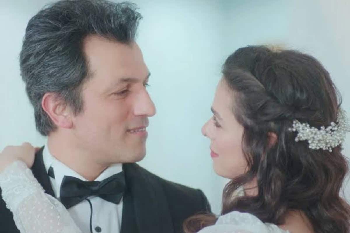 "Bahar e Arif se casam no emocionante final de Força de Mulher