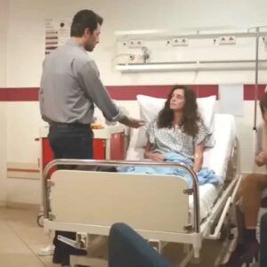 Arif faz pedido de casamento a Bahar na UTI.