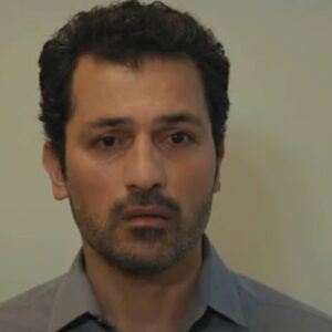 Arif corre desesperado pelos corredores do hospital em busca de ajuda para salvar Bahar