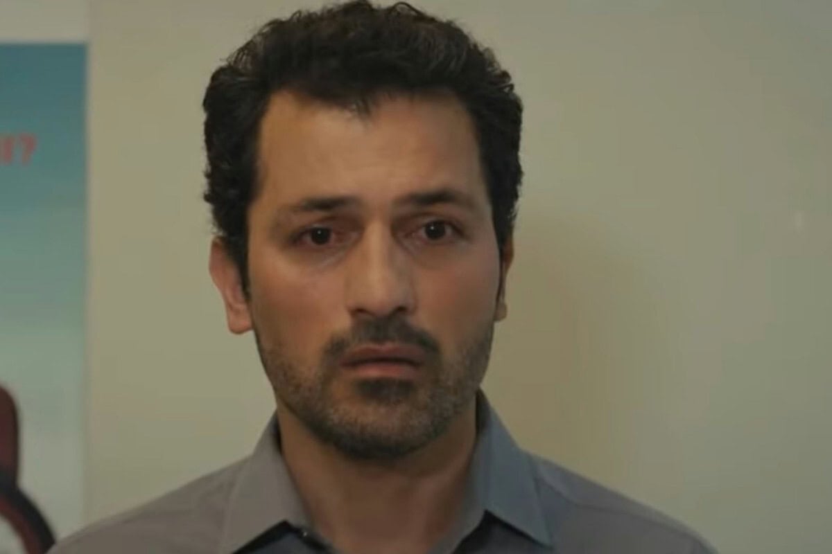 Arif corre desesperado pelos corredores do hospital em busca de ajuda para salvar Bahar