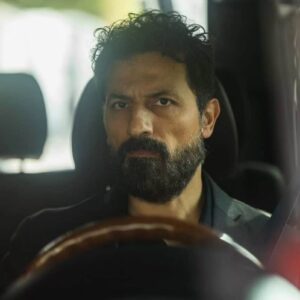 Feyyaz Duman, ator turco de Força de Mulher , exibe novo visual