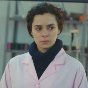 Bahar em cena dramática ao ser demitida de seu trabalho