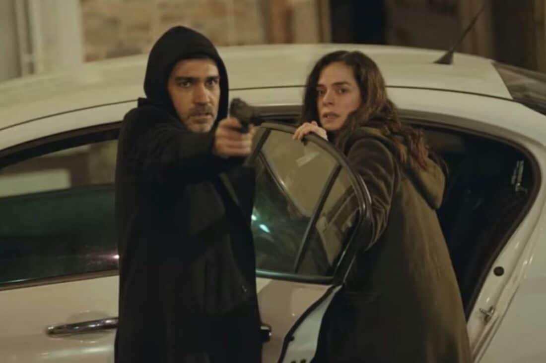 Arif observará enquanto Bahar partirá com Sarp em fuga.