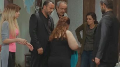 Imagem de Bahar e Enver discutindo com bandidos que tomaram o apartamento