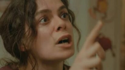 Bahar gritando com Enver em um momento de fúria.