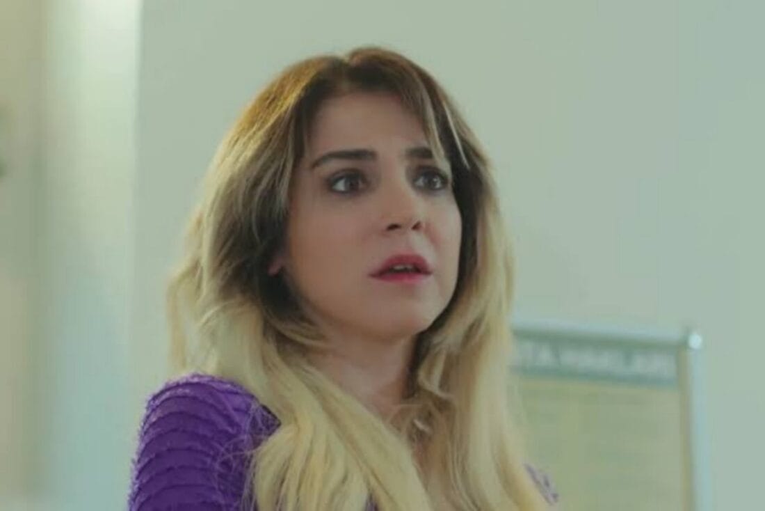 Ceyda escondeu preocupação enquanto testemunha o confronto armado em Força de Mulher