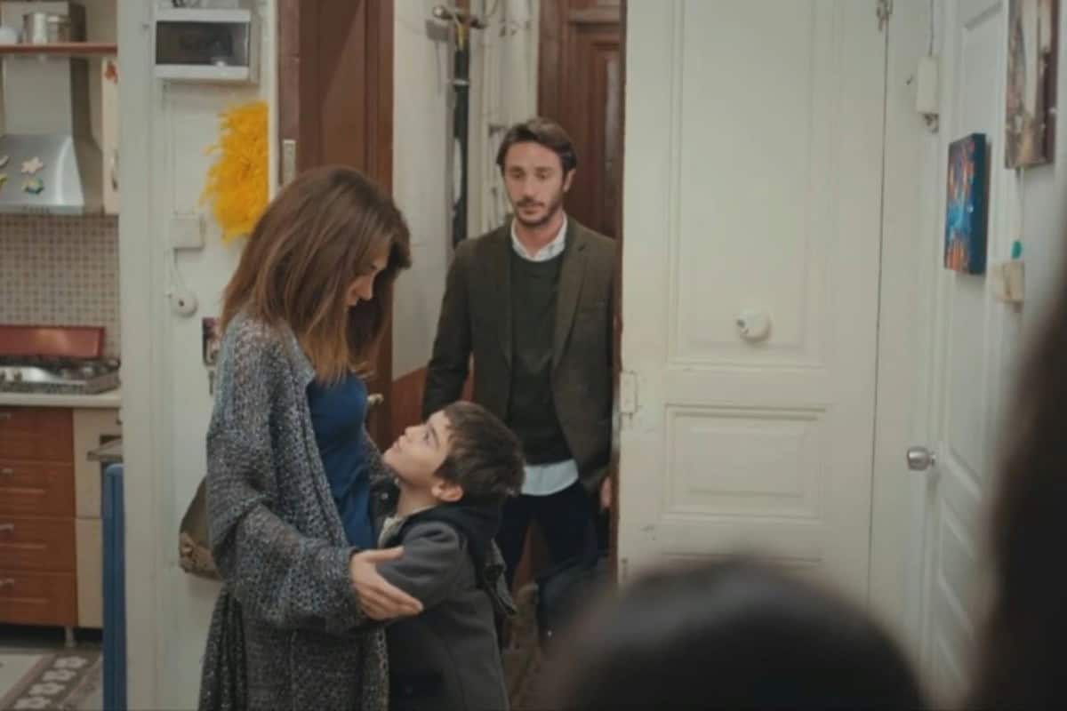 Ceyda se emociona ao reencontrar seu filho biológico em Força de Mulher