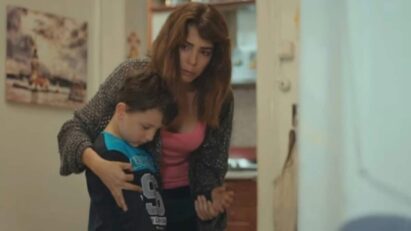 Ceyda chocada ao descobrir que Arda não é seu filho biológico