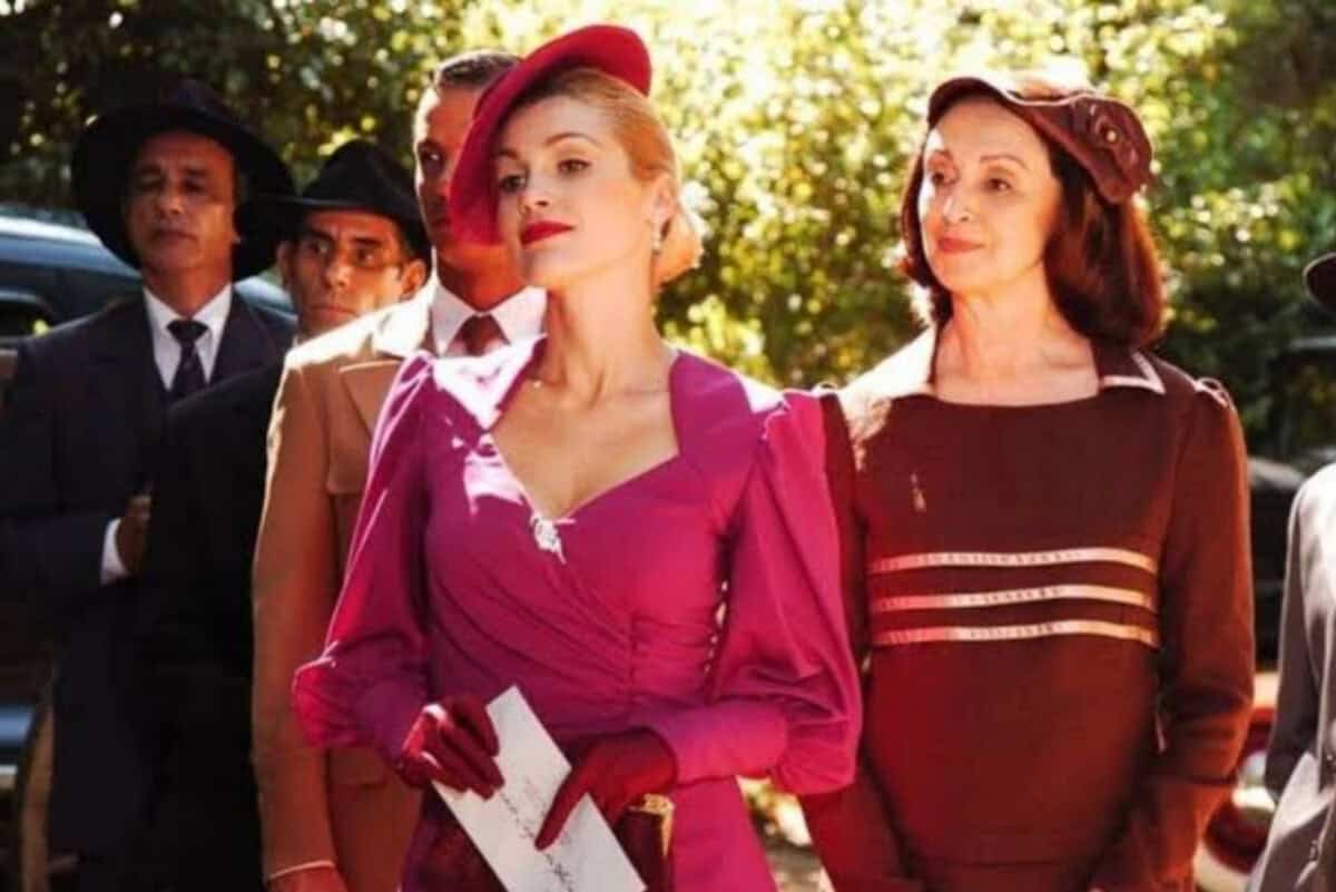 Cristina e Débora juram vingança após serem humilhadas em Alma Gêmea