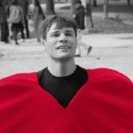 DUDY em cena do videoclipe de f e v e r e i r o