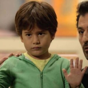 Doruk, o filho de Bahar, em momento de revolta contra Arif