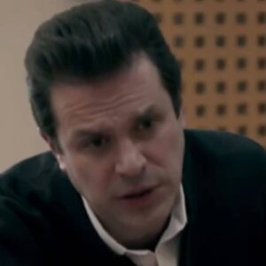 Fausto observando um bebê sequestrado