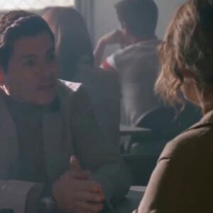 Geraldo aparece na prisão para confrontar sua filha Samantha, que está em choque.