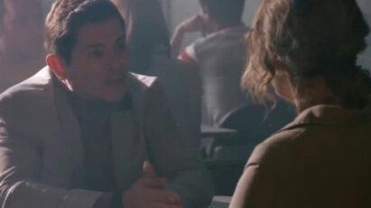 Geraldo aparece na prisão para confrontar sua filha Samantha, que está em choque.