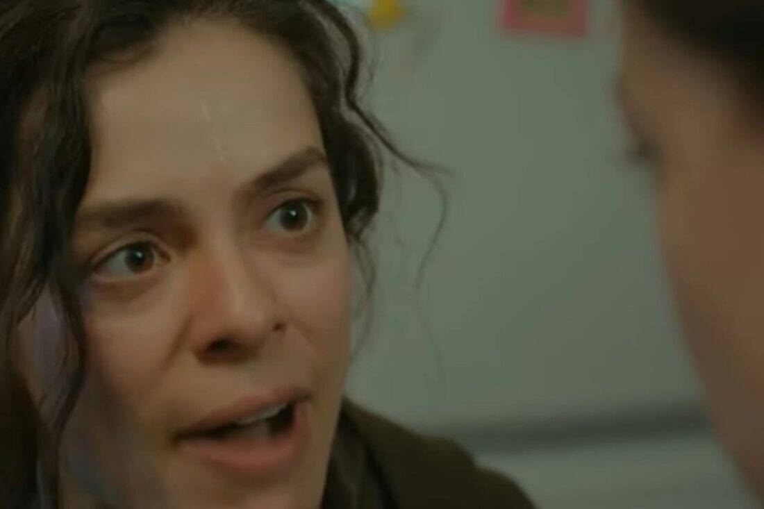 Barrar furiosa confronto Tise em busca de respostas sobre Sirin, em cena dramática de 'Força de Mulher'.