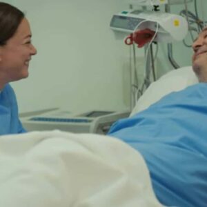 Enver e Hatice conversando sobre sua recuperação em Força de Mulher