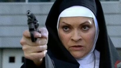 Josefina atira em Regina