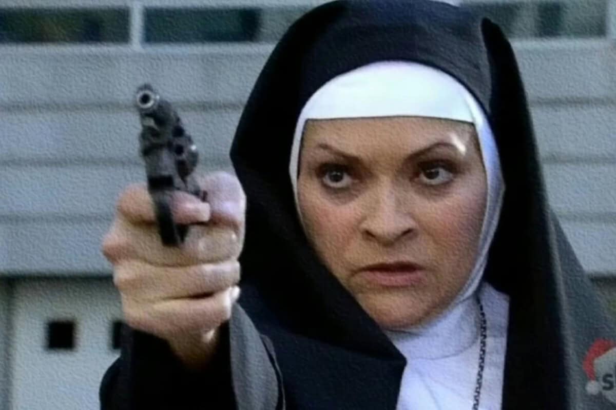 Josefina atira em Regina