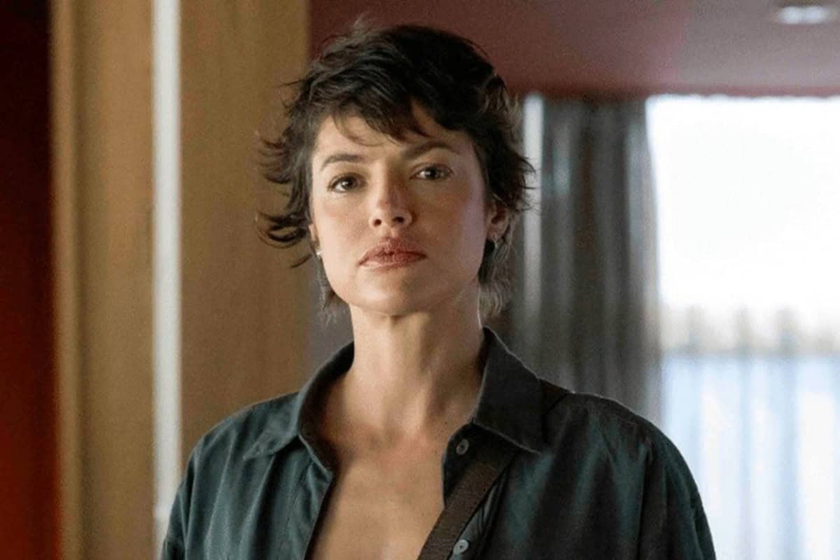 Após descobrir os segredos de Mavi, ela irá chantageá-lo e se tornar sócia de Viola no restaurante. Essa reviravolta promete abalar as relações entre os personagens e trazer ainda mais drama e suspense para a novela.