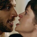 Cena de Mania de Você com Mavi oferecendo suborno a Luma, em um dos momentos de humor que mais agradou os telespectadores