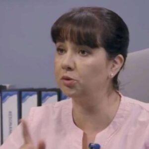 Enfermeira Nélida em cena emocional de Contigo Sim