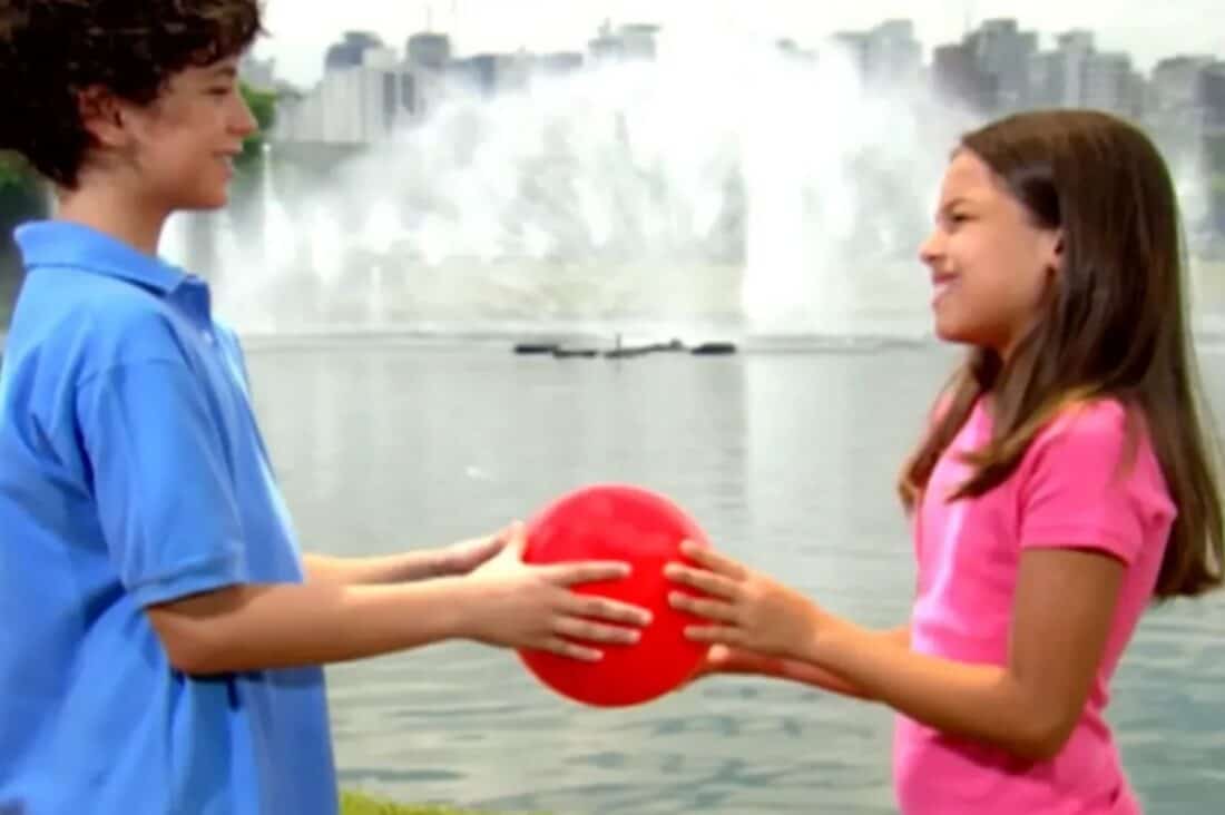 Reencontro das almas de Serena e Rafael em suas novas reencarnações no final de Alma Gêmea.