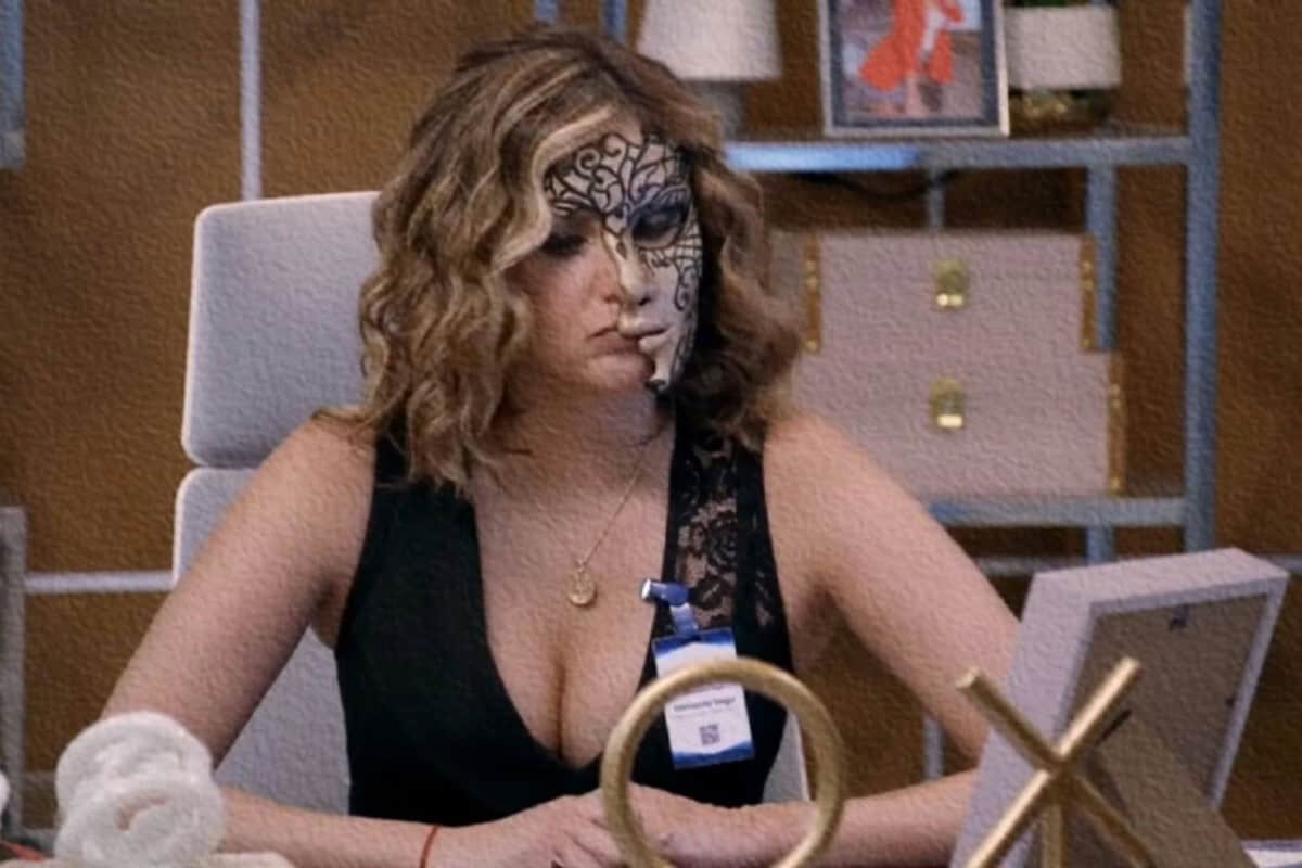 Samanta entrega Mirtes à polícia