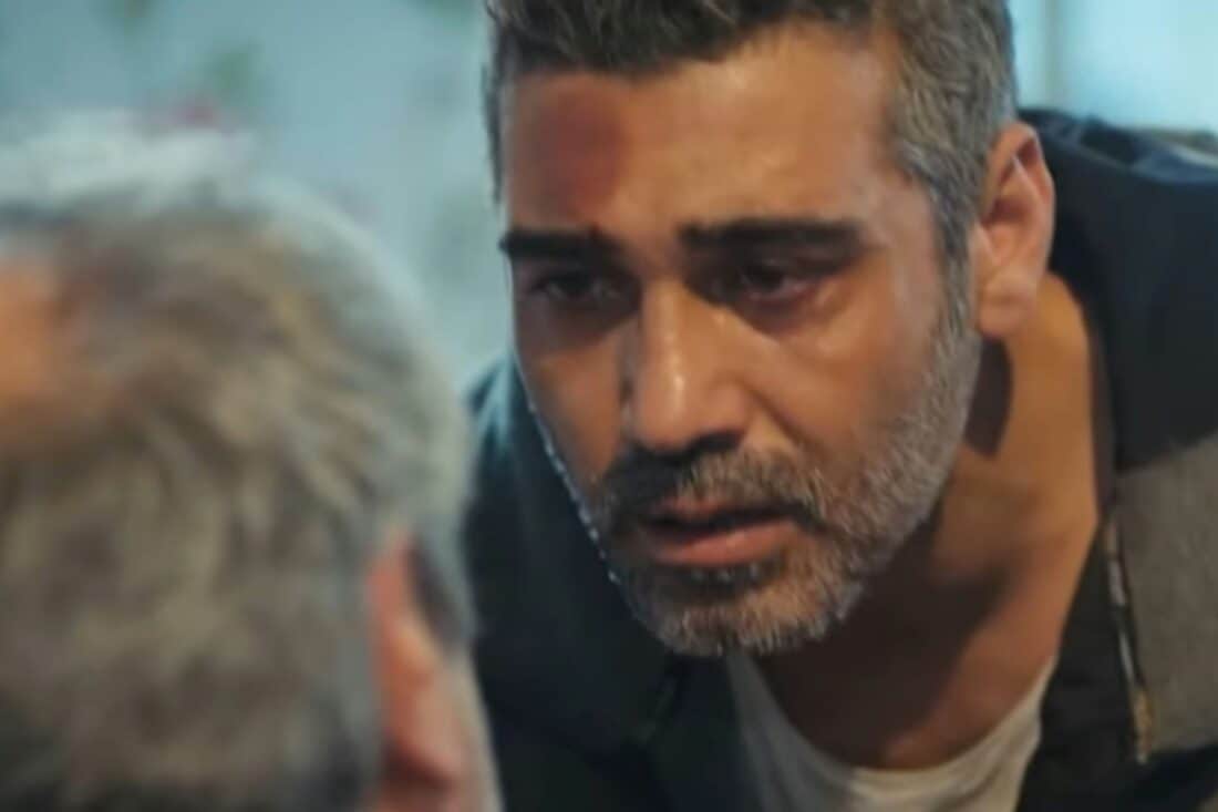 Sarp descobre a doença de Barrar e chora emocionado ao lado de Enver em cena intensa de Força de Mulher