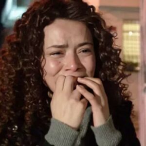 Sirin recebendo o diagnóstico de hepatite, impossibilitando a doação de medula para Bahar