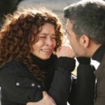 Sarp confronta Sirin no cemitério em uma cena tensa de Força de Mulher