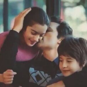 Arif brinca com Doruk e Nisan no parque em Força de Mulher