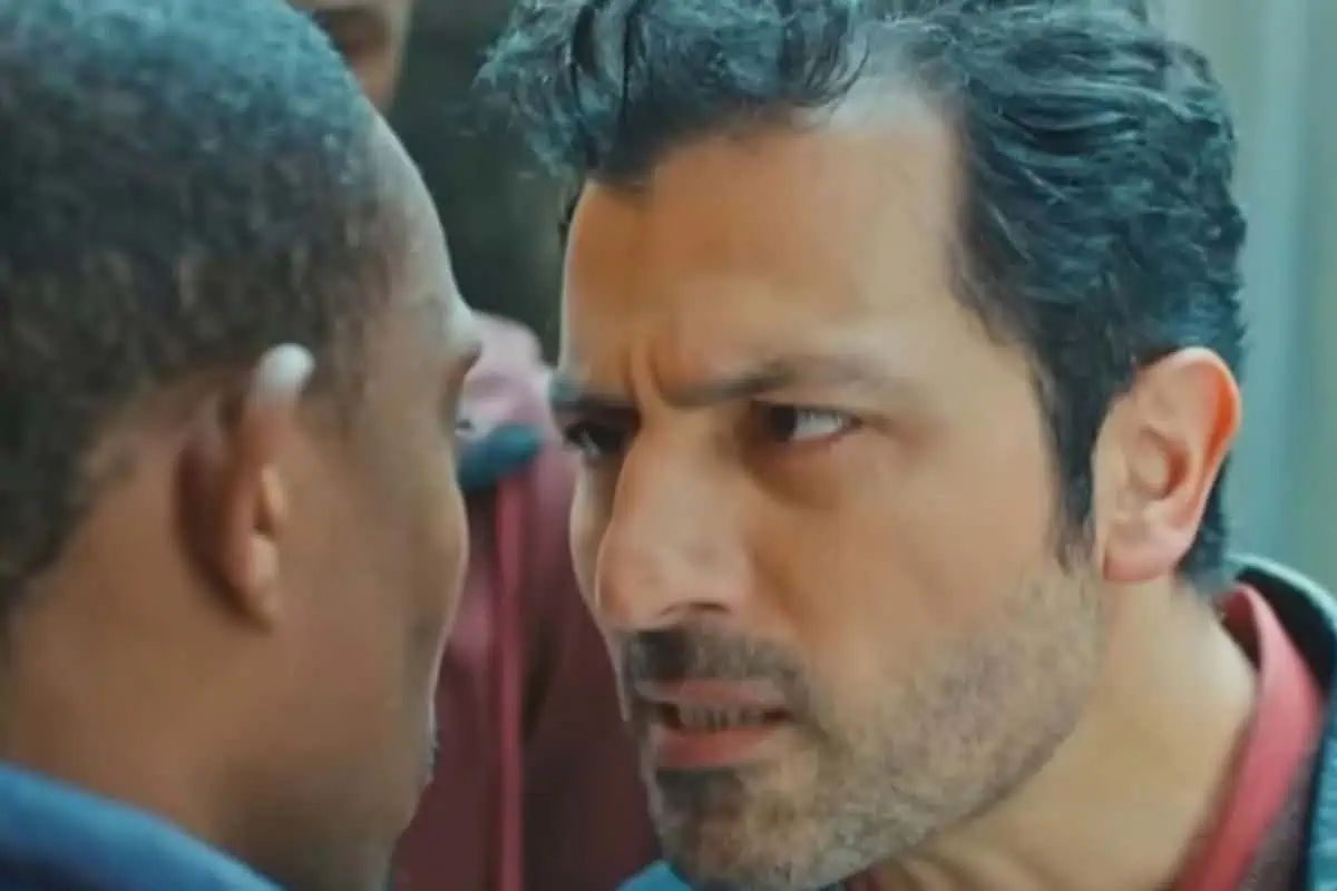 Cena de Arif confrontando devedores por justiça a Enver em 'Força de Mulher