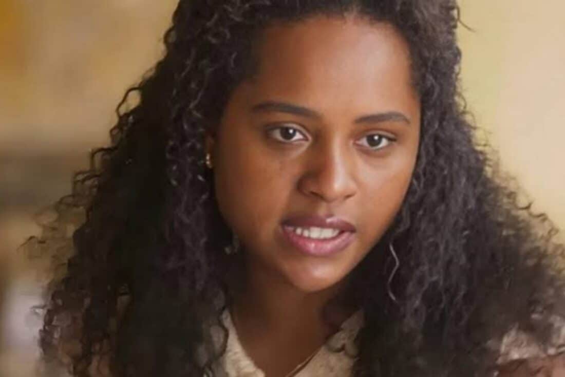 Beatriz encarando Juliano em uma conversa tensa