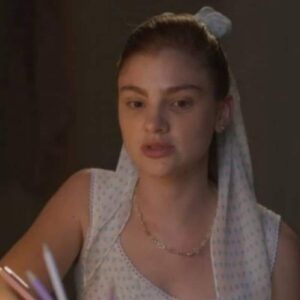 Celeste chorando no quarto após discussão intensa com Raimundo na novela Garota do Momento