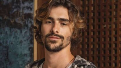 Imagem de Cristiano (Bruno Montaleone) na prisão, símbolo do desaparecimento do personagem na novela "Mania de Você".