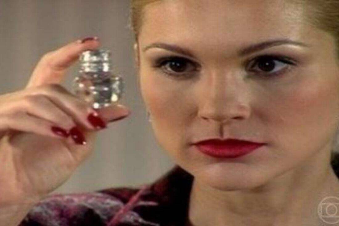 Cristina tenta envenenar Serena durante casamento em Alma Gêmea