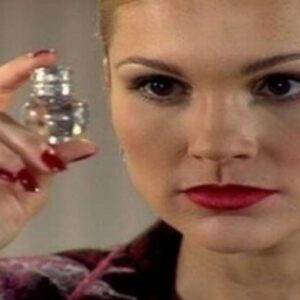 Cristina tenta envenenar Serena durante casamento em Alma Gêmea