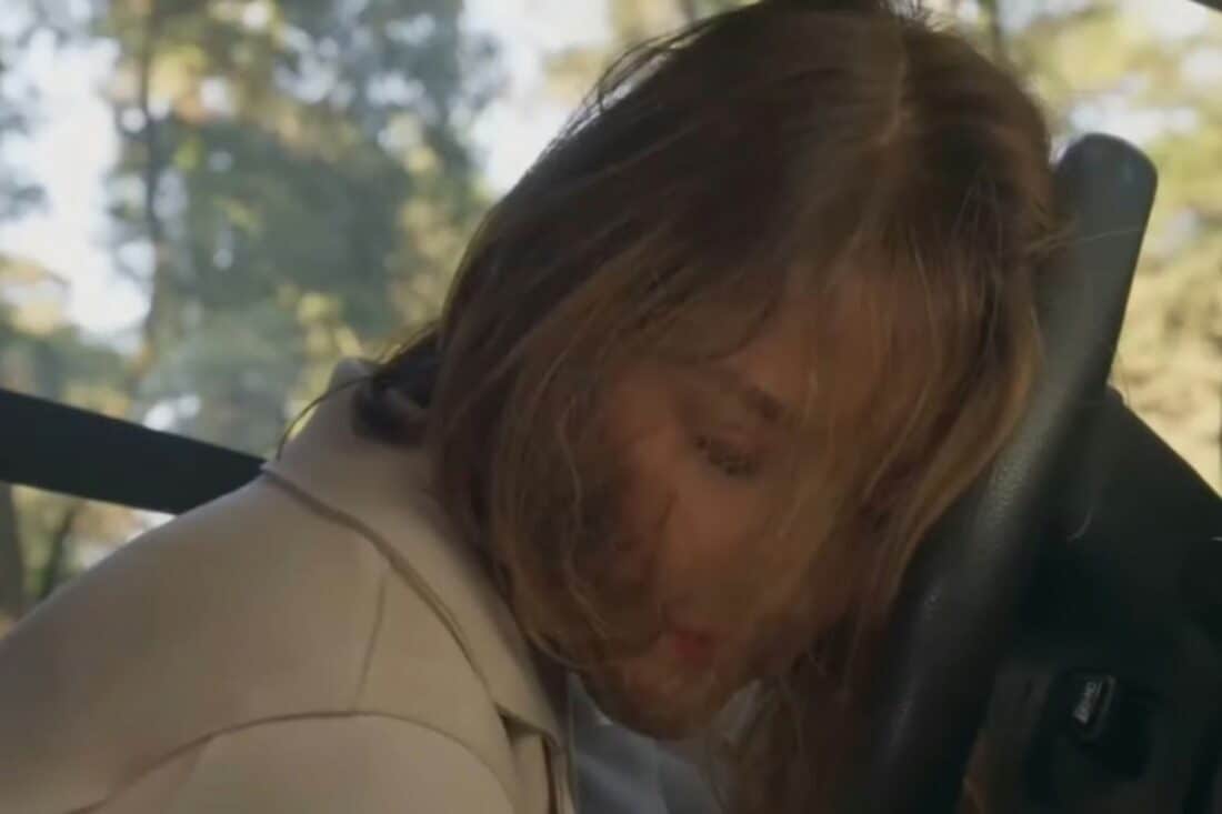 Momento em que Daniela reflete sobre seus sentimentos enquanto dirige